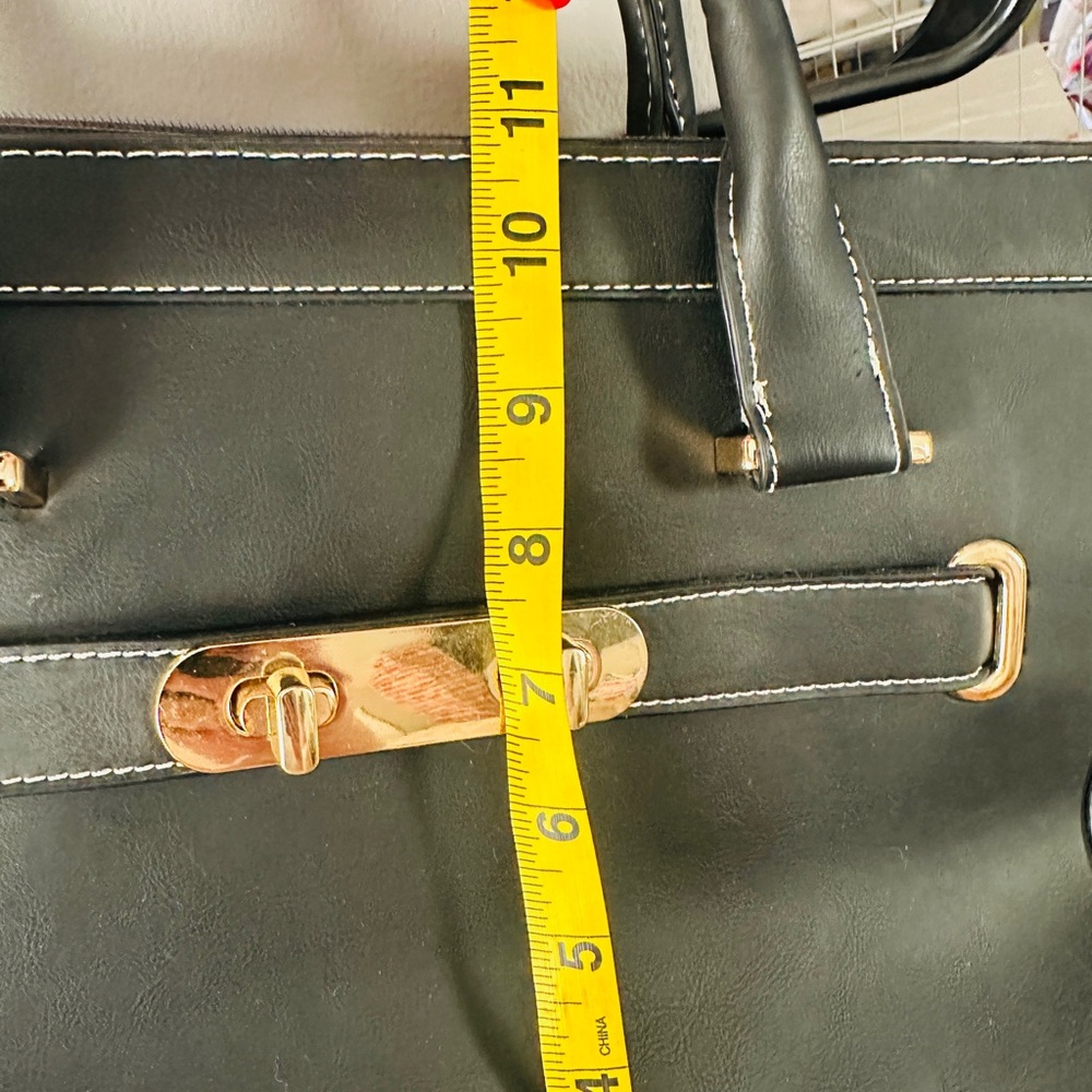 Elegant Black and gold pet carrier - Picture 11 of 11